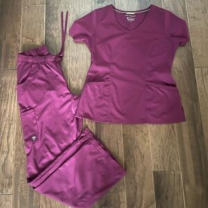 HH WORKS SCRUB SET, smoke/pet free home